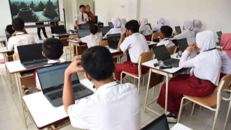 Ilustrasi sejumlah siswa mengikuti kegiatan belajar. (Foto: indonesia.go.id)
