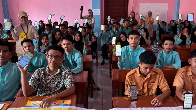 Pengenalan aplikasi Likari di SMK Swasta Pembina Bangsa, Kota Bukittinggi. (Foto: UBH)