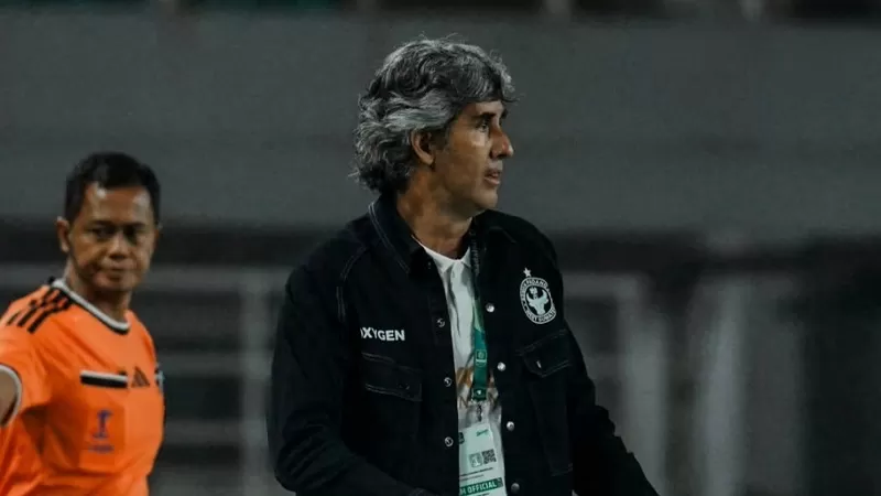 Teco saat debut sebagai pelatih Semen Padang FC pada laga kontra Persikad Depok dalam lanjutan pekan kelima Pegadaian Championship 2026/27. (Foto: MO Semen Padang FC)