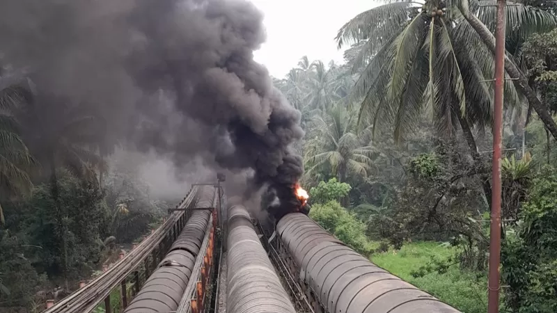 Kebakaran pada jalur conveyor belt milik PT Semen Padang di kawasan Batu Gadang, Kecamatan Lubuk Kilangan, Kota Padang, Kamis (15/10/2026) pagi. (Foto: Istimewa)