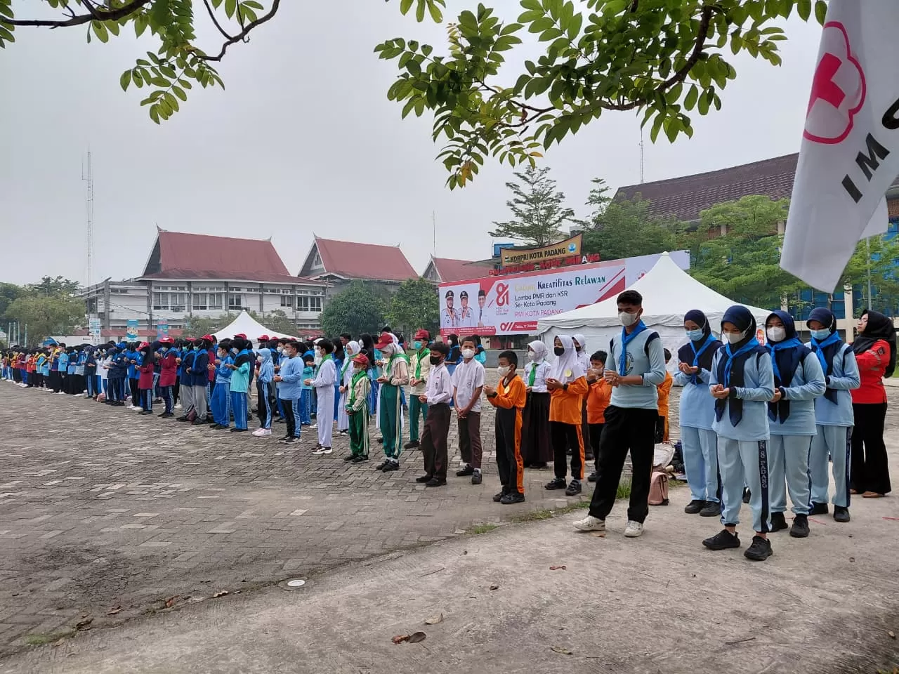 Para relawan muda saat mengikuti kegiatan Galang Kreativitas Relawan untuk menguji keterampilan dan kesiapan menghadapi situasi darurat maupun bencana. (Foto: Kominfo Padang)