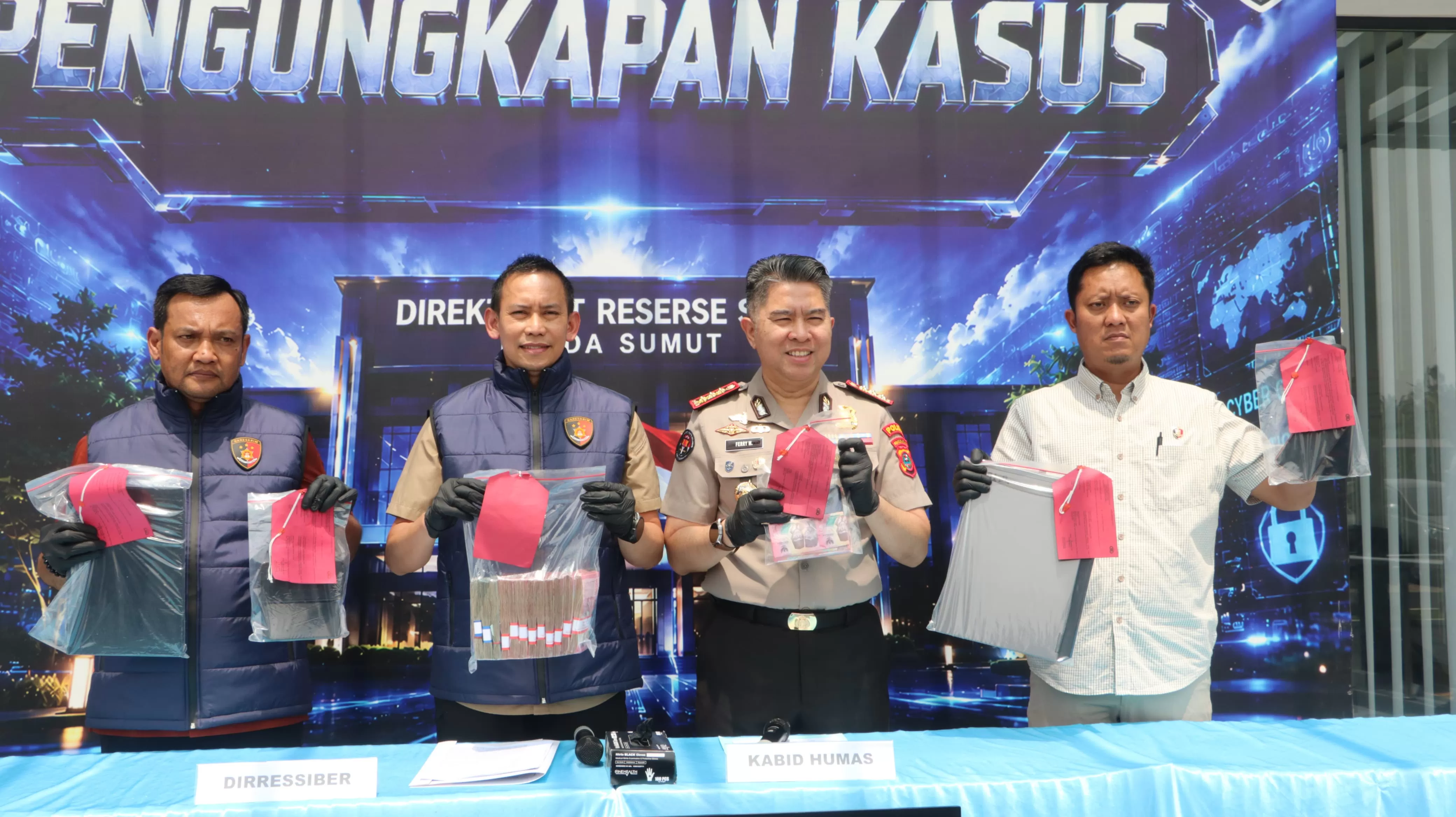 Direktur Reserse Siber Polda Sumut Kombes Pol Bayu Wicaksono mengatakan pengungkapan kasus tersebut dilakukan setelah pihaknya mendeteksi aktivitas perjudian melalui patroli siber.(Foto/Ist)  