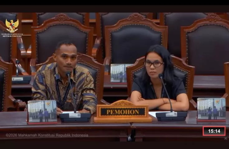 Pemohon membacakan permohonan pengujian UU PPRT dalam sidang pemeriksaan pendahuluan di Mahkamah Konstitusi. (YouTube Mahkamah Konstitusi)