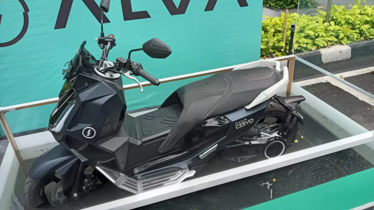 Batas aman motor listrik melintasi genangan air / foto Promedia
