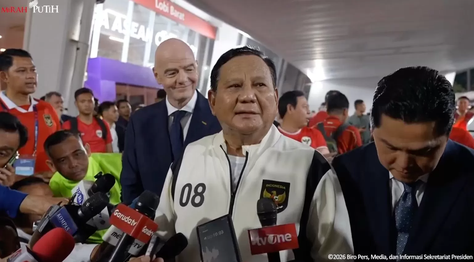 Presiden Prabowo Subianto saat ditemui awak media di Stadion Utama Gelora Bung Karno (SUGBK) setelah menyaksikan final FIFA ASEAN Cup 2026. (YT Sekretariat Presiden)