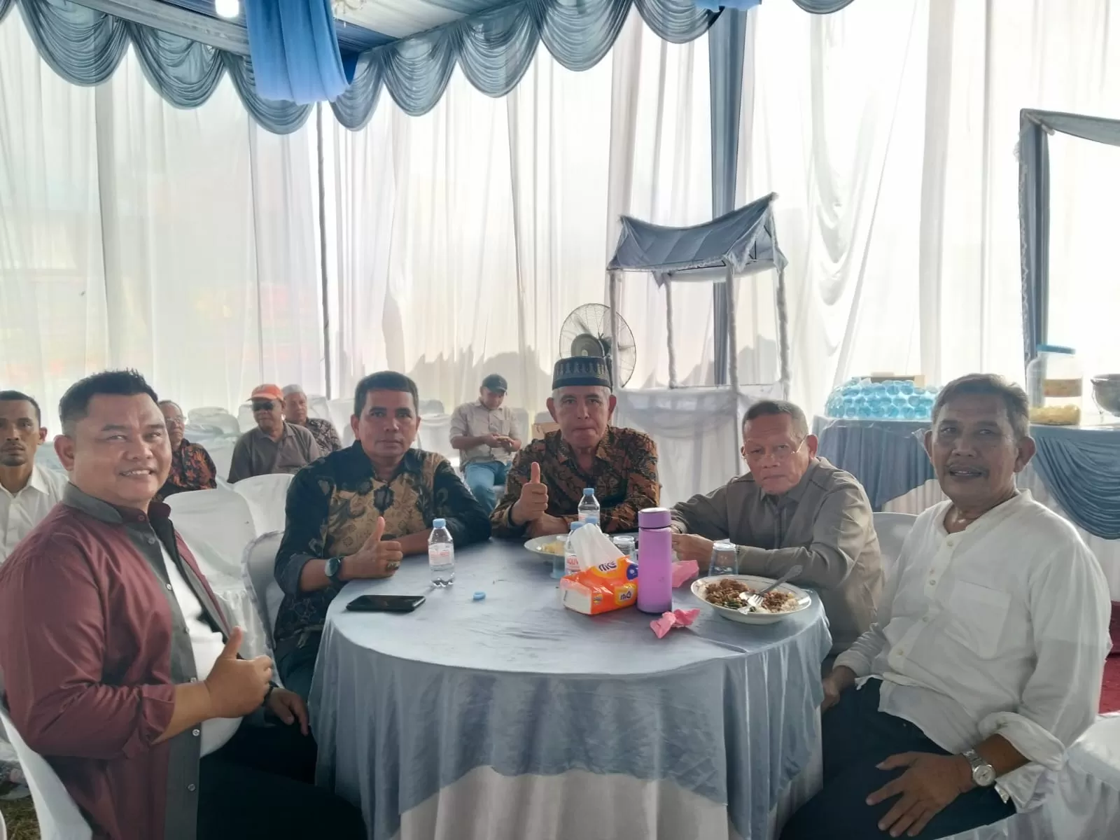 Keluarga besar Ali Umri bersama para tokoh, ulama, akademisi, dan tamu undangan menghadiri Walimatul Aqiqah Muhammad Ersvath Harmain di kediaman Ali Umri, Kota Binjai, Jumat (9/10/2026).(foto/Lie)  (Lie/Promedia)