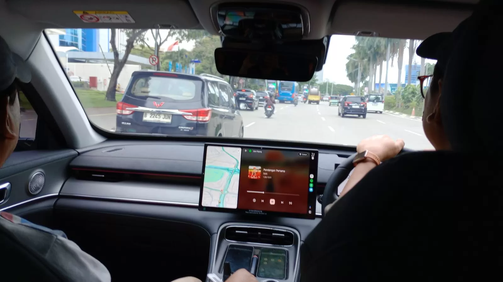 Ilustrasi mobil overheat di jalan / foto NKRI24JAM (Lie/Promedia)