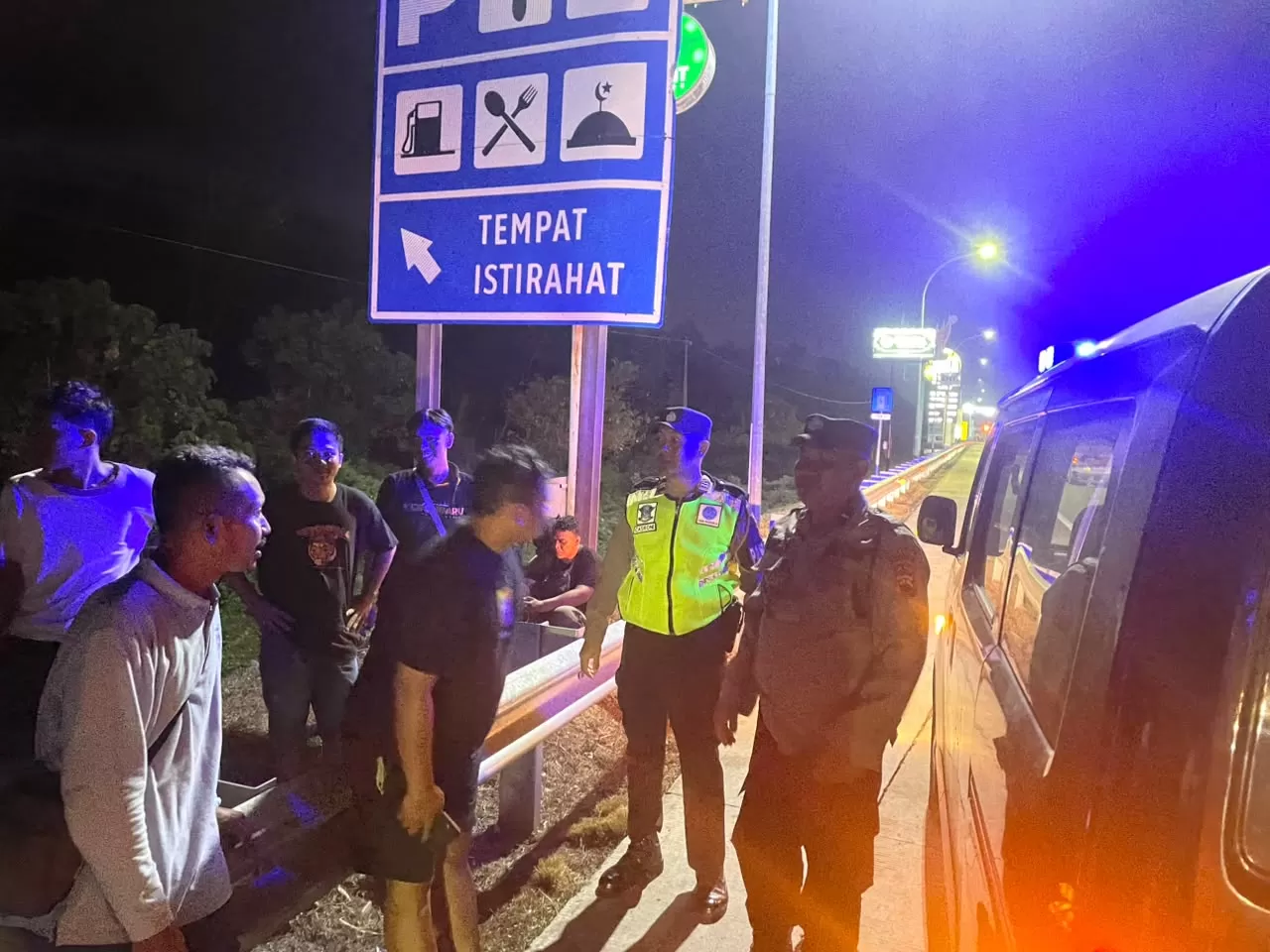 Polresta Batang bergerak cepat menangani kasus dugaan penyerangan dan perusakan bus yang ditumpangi rombongan Persib Bandung U-18 di Rest Area 360B, Kecamatan Subah, Kabupaten Batang, Jawa Tengah.  (Lie/Promedia)