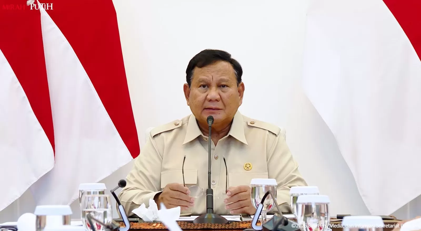Presiden Prabowo Subianto memimpin rapat terbatas penanganan karhutla, Senin, 12 Oktober 2026. (YouTube/Sekretariat Presiden) (Lie/Promedia)