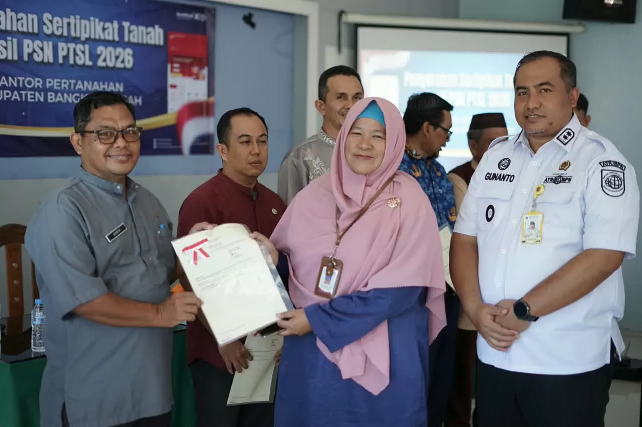 Pendaftaran Tanah Sistematis Lengkap (PTSL) dirasakan langsung masyarakat, salah satunya oleh Sudarwan, Warga Desa Terentang Tiga, Bangka Tengah.  (Lie/Promedia)