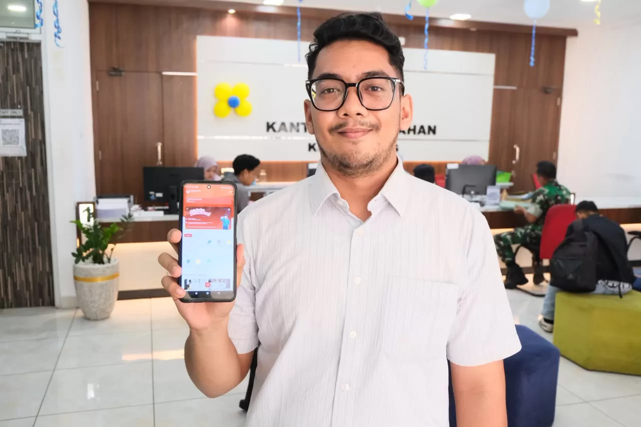 Aldi, pekerja swasta di Kota Padang, mengurus urusan pertanahan perlu disiasati agar tidak mengganggu jam kerja. Sebagai pemohon yang biasa mengakses layanan di Kantor Pertanahan (Kantah) Kota Padang, (Lie/ATR/BON)
