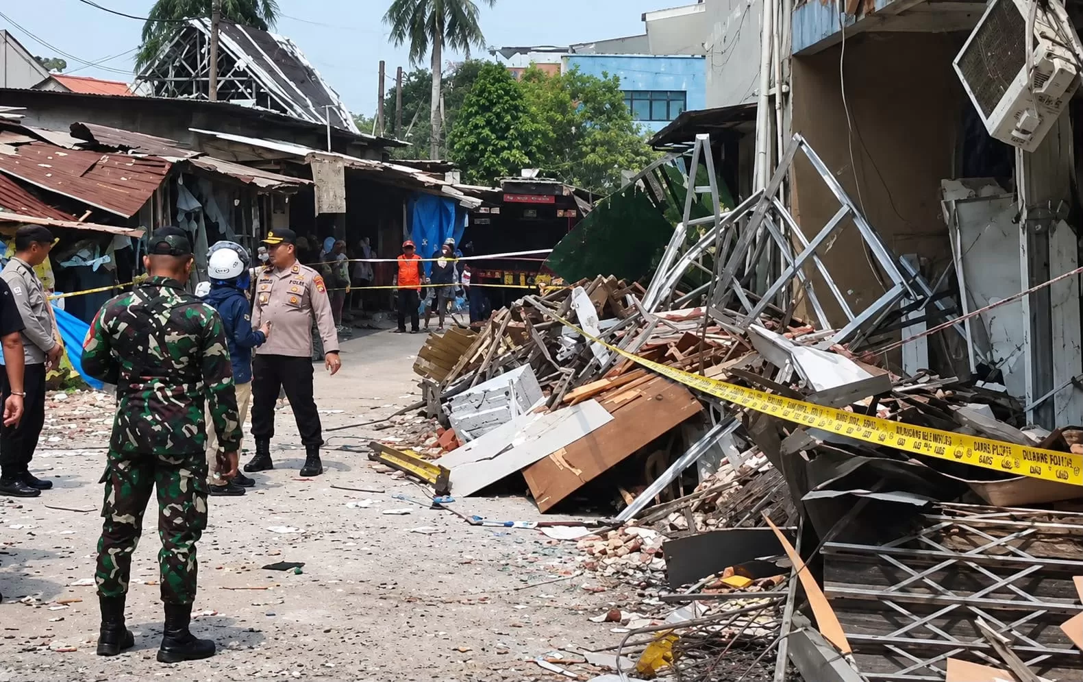 Ledakan terjadi di kawasan Pasar Cimanggis, Ciputat, Tangerang Selatan (Ig/@infojaksel.id). (Lie/Promedia)