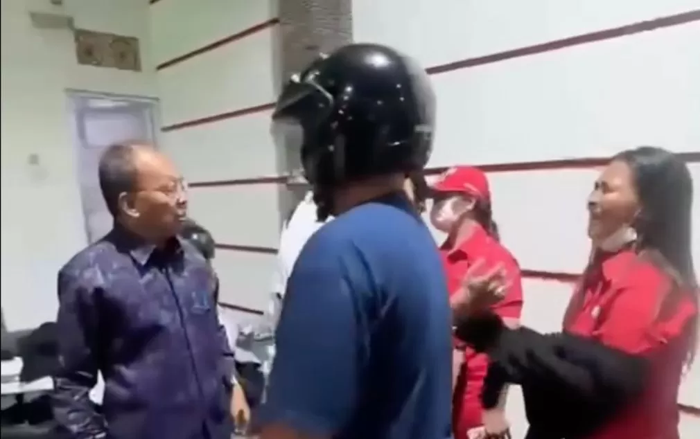Momen Wayan Koster merespons keluhan pegawai SPBU yang kelelahan melayani antrean panjang BBM di Bali. (Threads) (Lie/Promedia)