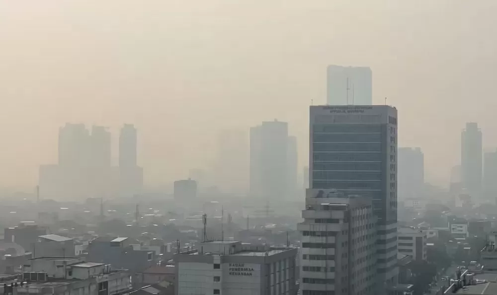 BMKG mendeteksi sebaran asap karhutla yang mencapai Jakarta, Banten, dan Jawa Barat berdasarkan analisis citra satelit. (Threads/wulandarimochtar) (Lie/Promedia)