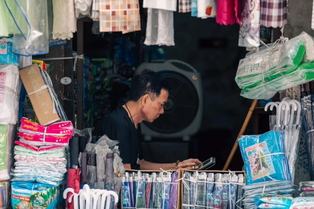 Kementerian UMKM memberlakukan potongan minimal 50 persen biaya layanan e-commerce bagi pelaku UMK yang memenuhi syarat (pexel/@ryhgty). (Lie/Promedia)