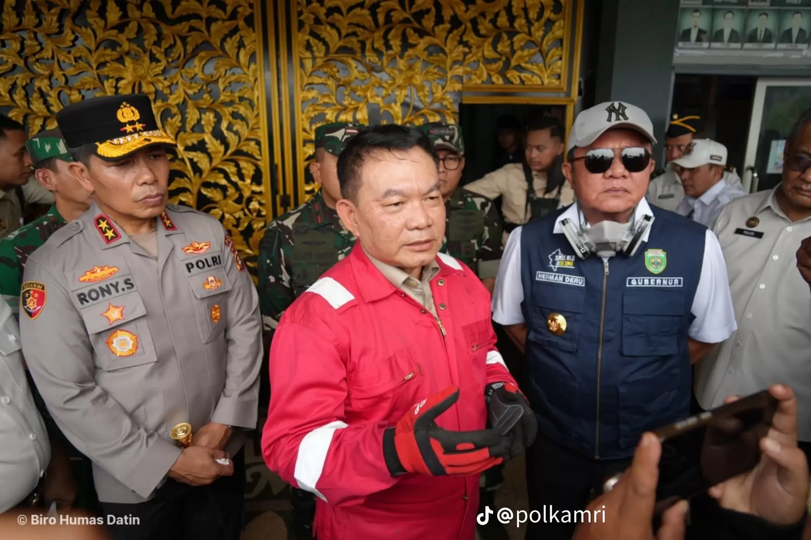 Menko Polkam Dudung Abdurachman meninjau penanganan karhutla di Sematang Borang, Palembang. (Foto: TikTok Kemenko Polkam) (Lie/Promedia)