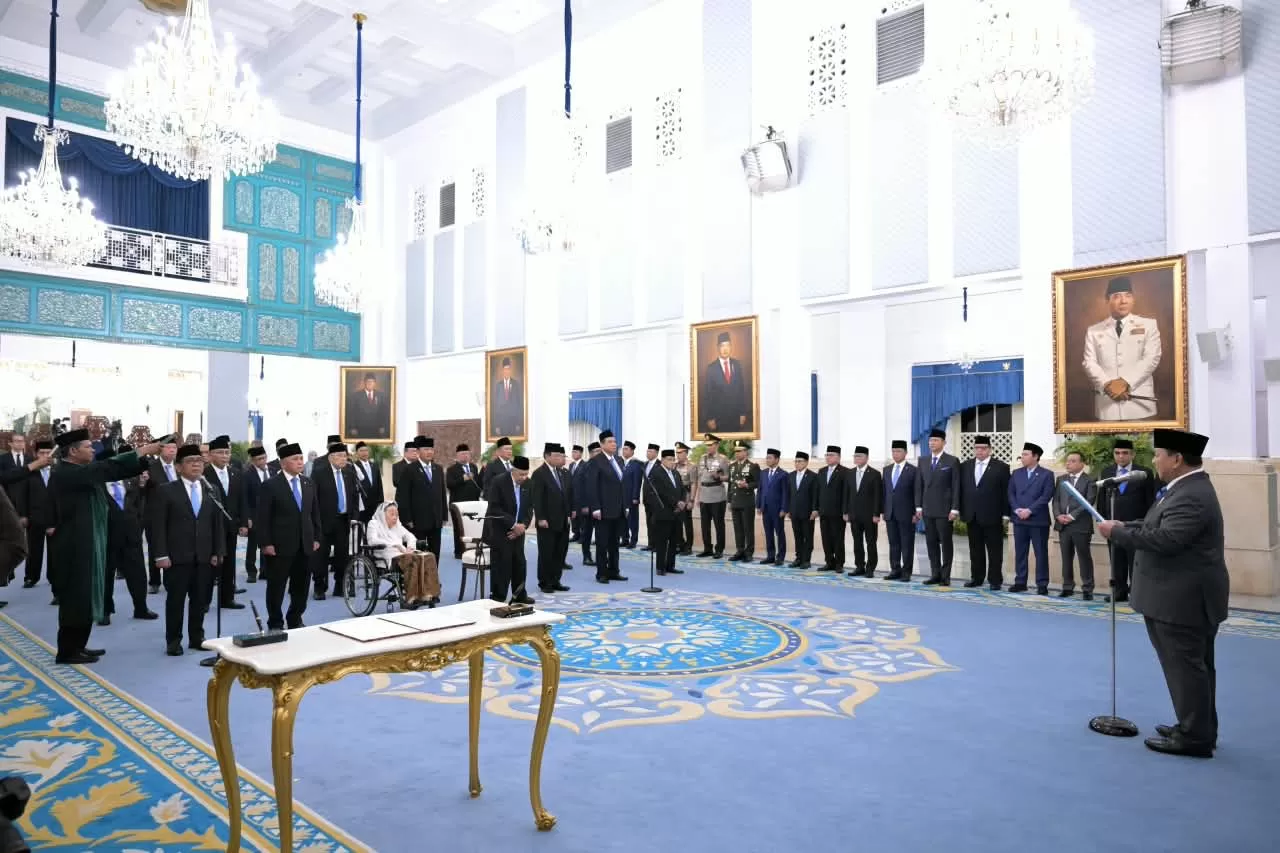 Presiden Prabowo Subianto mengangkat 26 anggota Dewan Pertimbangan Presiden di Istana Negara, Jakarta, Jumat, 2 Oktober 2026. (Foto: Sekretariat Presiden) (Lie/Promedia)