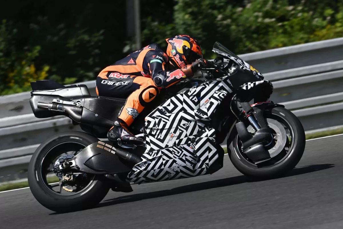Pol Espargaro saat sesi tes motor MotoGP 850 cc di Sirkuit Brno / foto Speedweek (Lie/Promedia)