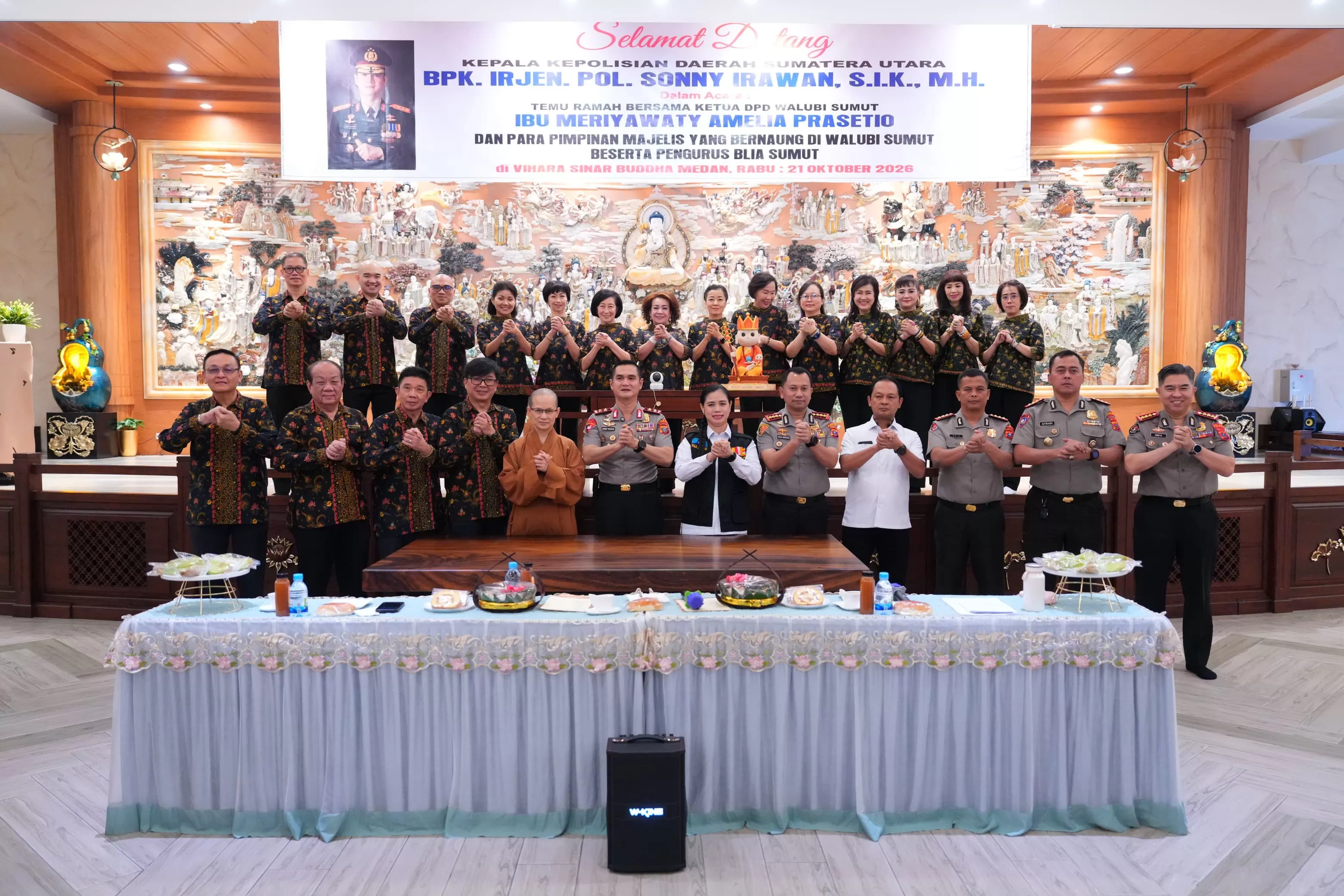Kapolda Sumatera Utara Irjen Pol. Sonny Irawan, S.I.K., M.H. melaksanakan kunjungan kerja dan silaturahmi dengan Ketua DPD Perwakilan Umat Buddha Indonesia (WALUBI) Sumatera Utara, Meriyawaty Amelia P (Lie/Bid Humas/Promedia)