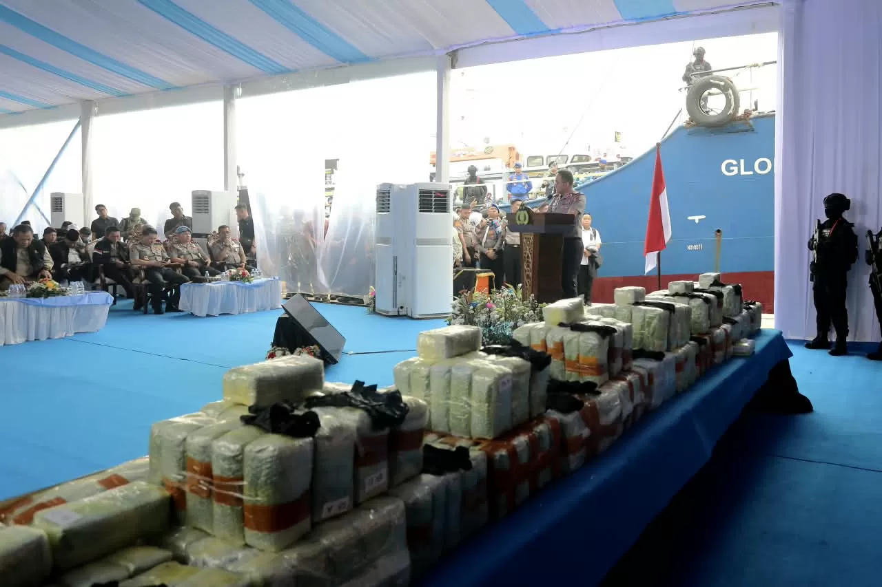 Kapolri Jenderal Polisi Dr. (H.C.) Suyudi Ario Seto menegaskan komitmen aparat penegak hukum untuk mempersempit ruang gerak jaringan narkotika internasional. Penegasan itu disampaikan setelah operasi  (Lie/Promedia)