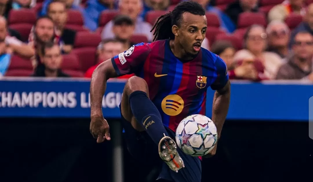 BARCELONA - Bek sayap Barcelona Jules Kound&eacute; yang diincar lima raksasa Inggris.