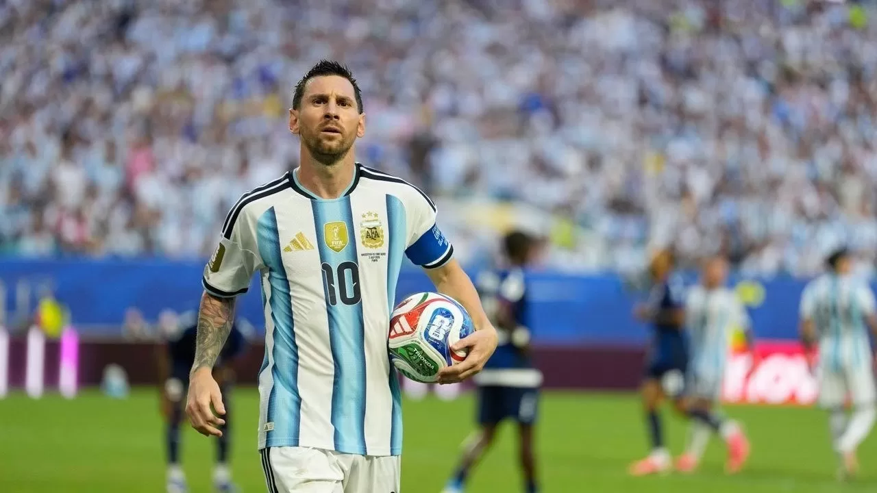 Lionel Messi, Bintang Timnas Argentina yang memutuskan pensiun dari Timnas.