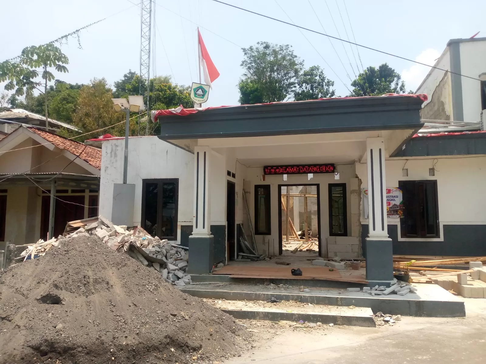 Anggaran Rp375 Juta, Pemdes Tangkil Rekonstruksi Kantor Desa: Ricky Ananda/mahatva.id