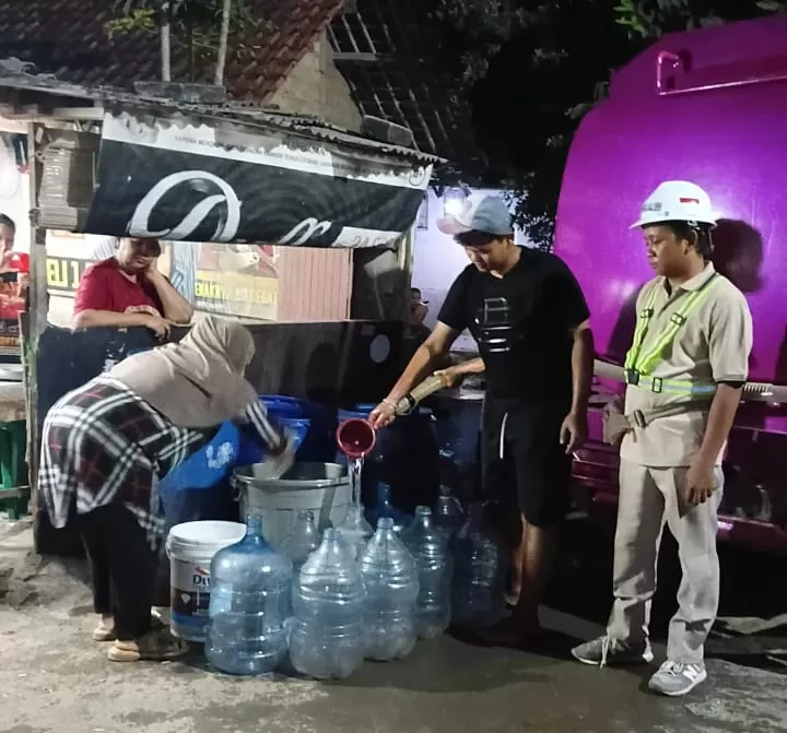 Kiwin Salurkan Bantuan Air Bersih untuk Warga Klapanunggal Bogor: Ricky Ananda/mahatva.id