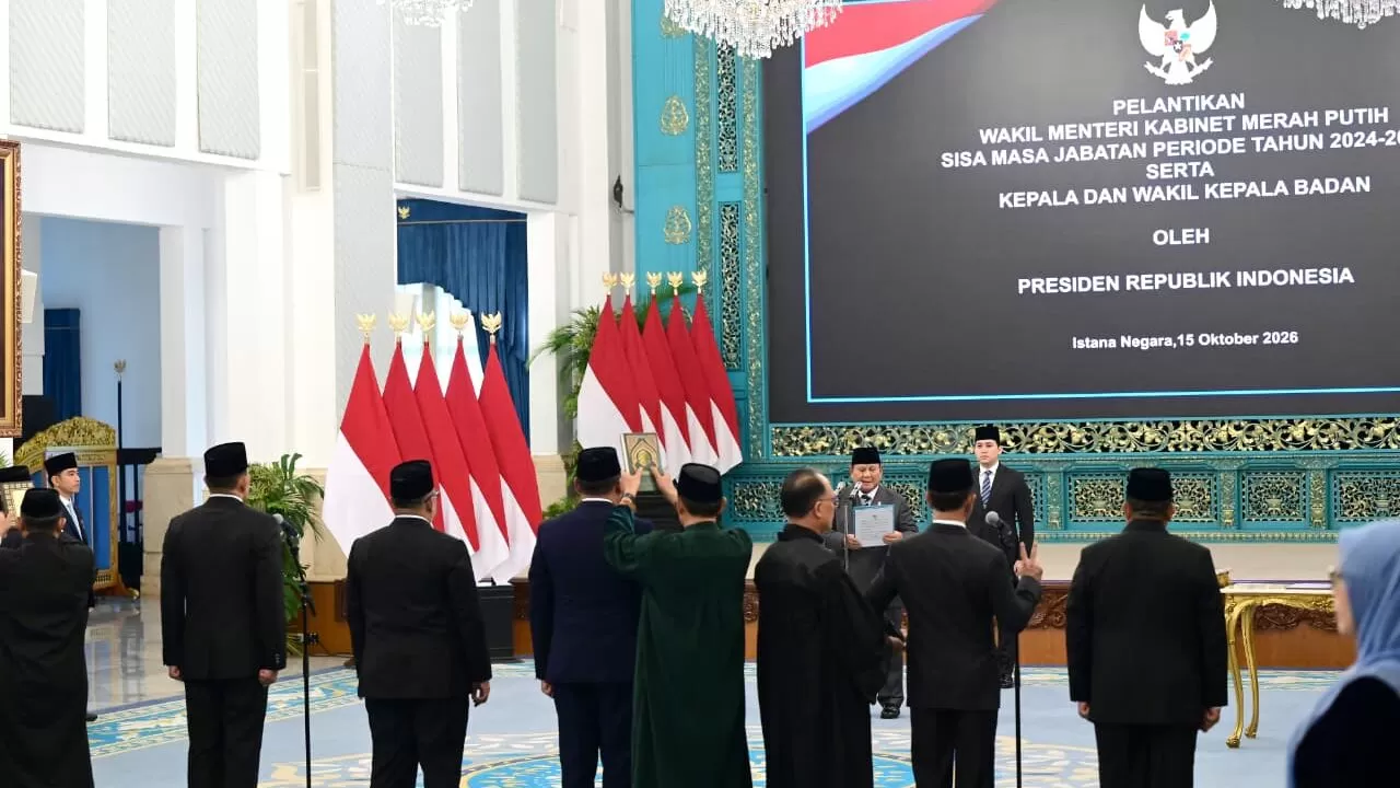 Presiden Republik Indonesia Prabowo Subianto melantik empat wakil menteri negara Kabinet Merah Putih dalam sisa masa jabatan periode tahun 2024&ndash;2029 di Istana Negara, Jakarta, pada Kamis, 15 Oktober 2