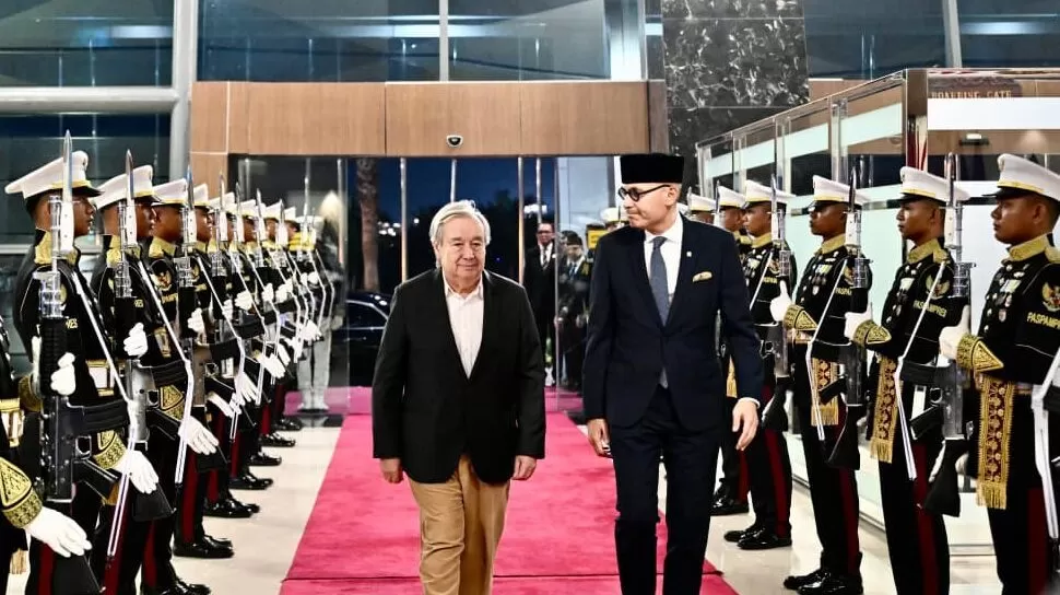 Sekretaris Jenderal Perserikatan Bangsa-Bangsa (PBB), Ant&oacute;nio Guterres, tiba di Indonesia melalui Bandara Internasional Soekarno-Hatta, Tangerang, Banten, pada Sabtu malam, 17 Oktober 2026. Foto: BPMI