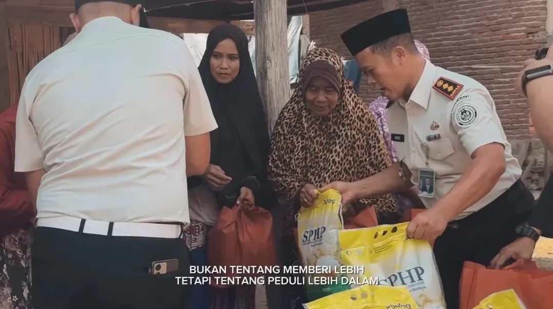 Kalapas Takalar Andi Gunawan Salurkan Bantuan Sosial untuk Masyarakat