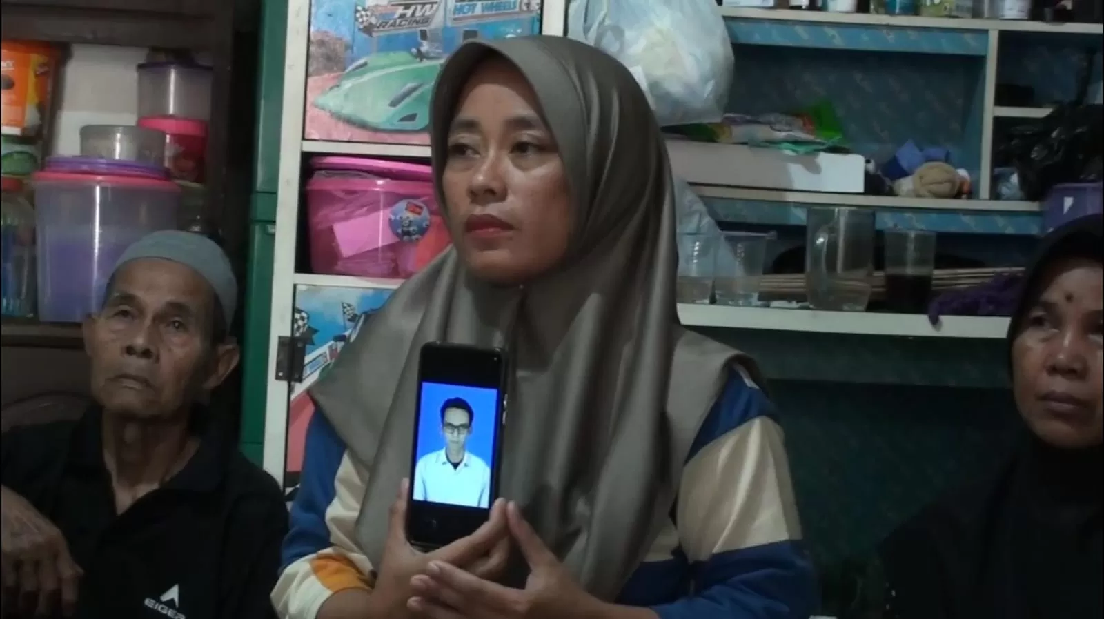 Dahlia, Istri Korban Pembunuhan Yogi Driver Taxi Online Sumedang (Foto : Istimewa) 