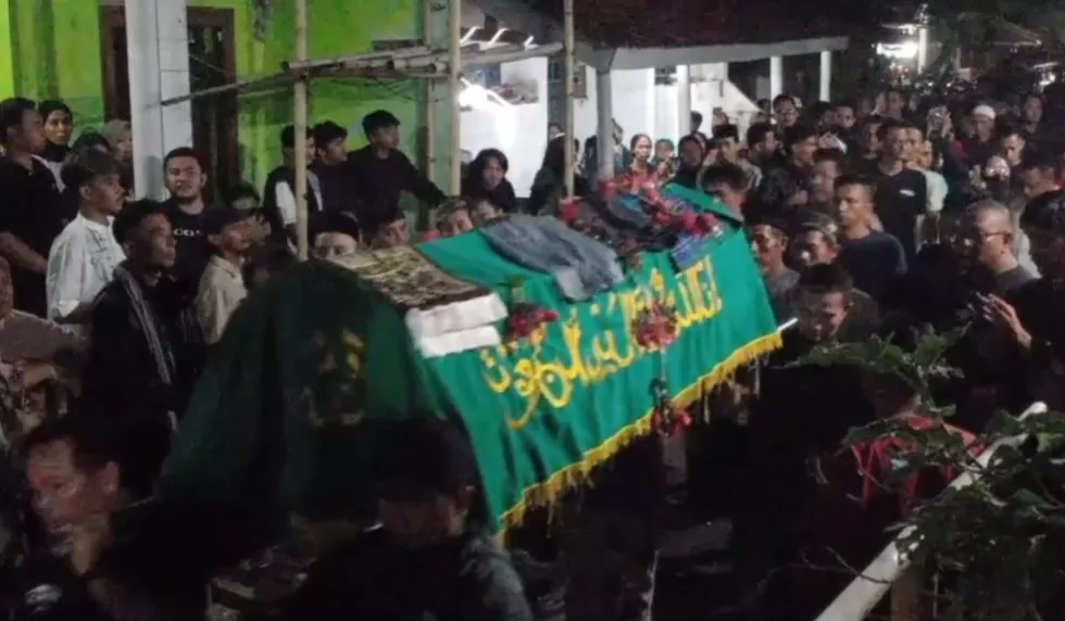 Saat Keberangkatan Pemakaman Yogi Korban Pembunuhan yang dikubur di Perkebunan Teh Margawindu (Foto : Istimewa) 