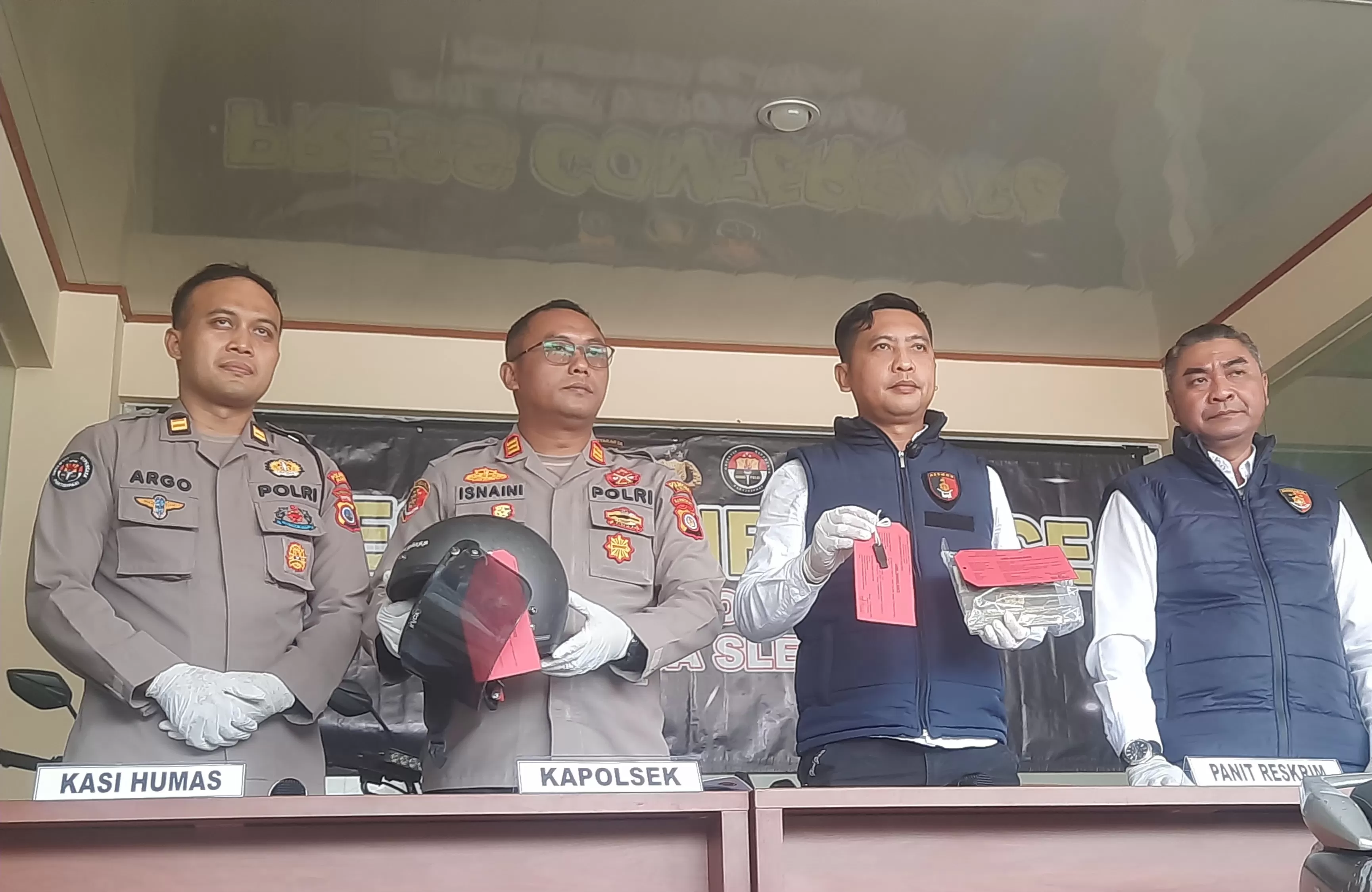 Jumpa pers kasus pencuriam motor mahasiswi di UIN Sunan Kalijaga oleh Polsek Depok Barat, Rabu (14/10/2026). (H. Husain)
