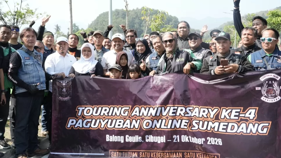 Foto: Bupati Sumedang, Dony Ahmad Munir bersama anggota paguyuban online Sumedang (POS) dalam acara touring 4th anniversary, Rabu 21 Oktober 2026.(ist) 