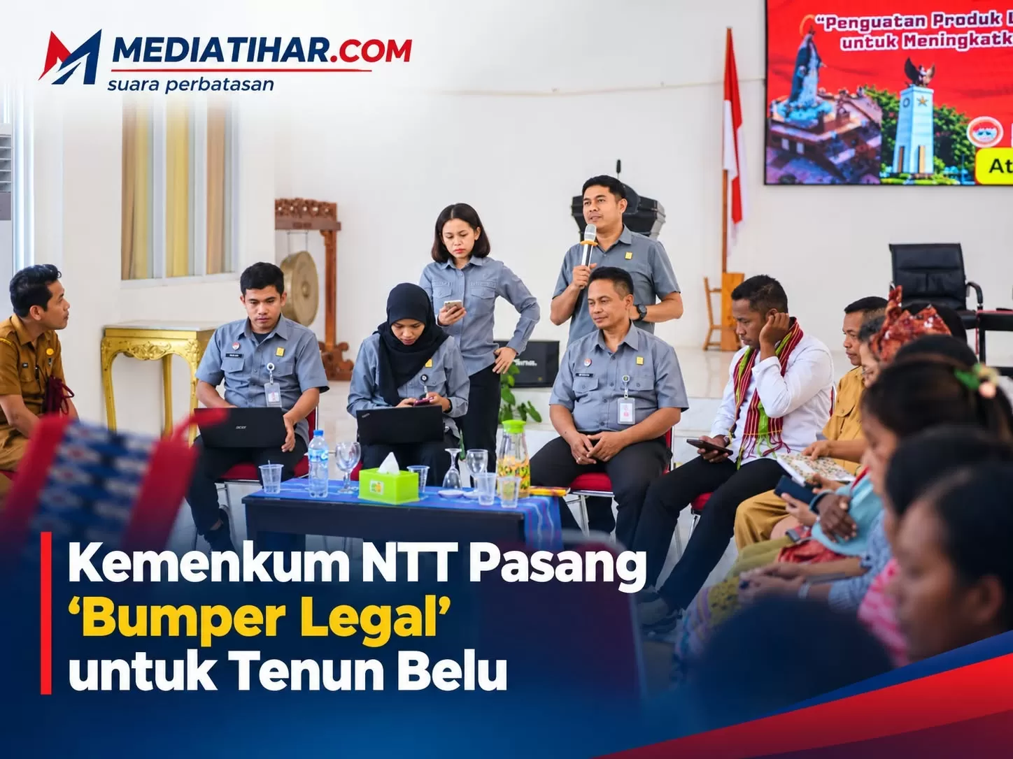 Ket: Kepala Bidang Pelayanan Kekayaan Intelektual Kanwil Kemenkum NTT, Hempi Junius Welem Poyk, memberikan pemaparan mengenai pentingnya perlindungan hukum produk daerah. (Foto: MT)