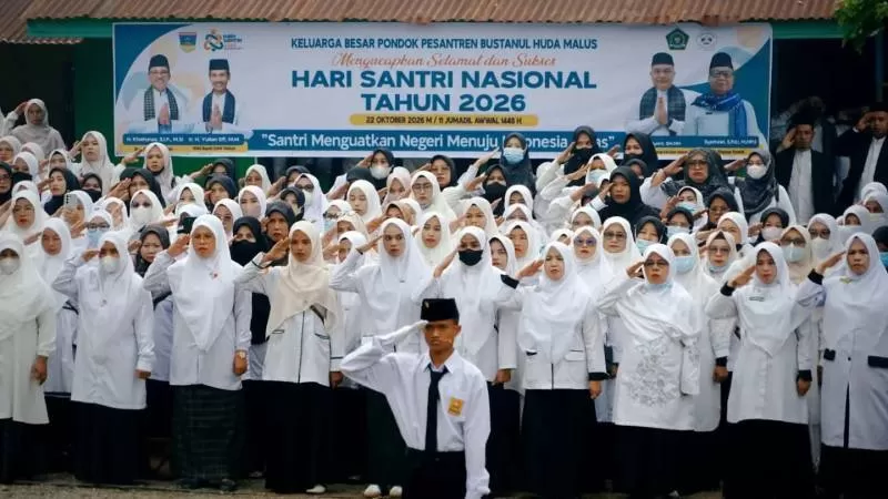 Upacara peringatan Hari Santri Nasional tingkat Kabupaten Solok Selatan di Pondok Pesantren Bustanul Huda, Malus, Kecamatan Sangir, Kamis (22/10/2026). (Foto: Pemkab Solsel)