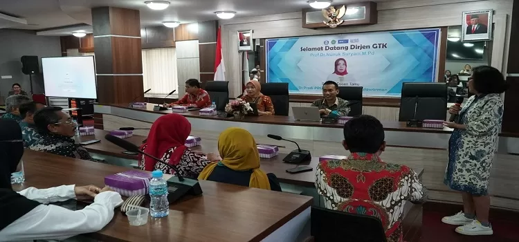 Dirjen Gtk Nunuk Suryani Kunjungi Smp N 2 Penajem Paser Utara Dorong