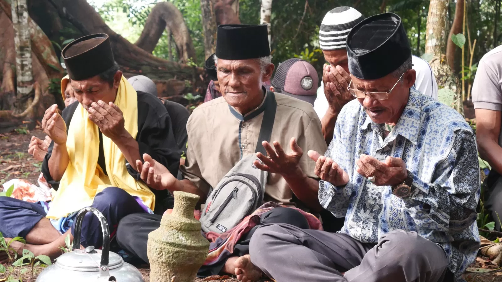 Warga Rempang Peringati Setahun Tragedi Rempang, Mengadu ke Leluhur dan  Kunjungi Kampung Lama - Bicara Baik