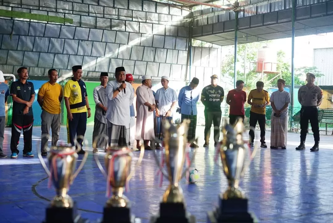 Bupati Bone, Dr. H.A. Fahsar M Padjalangi, M.Si, membuka kegiatan Turnamen Futsal Forum Kerukunan Umat Beragama (FKUB) Bone 2023 dengan penuh semangat