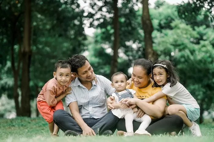 12 Puisi Tema Kasih Sayang tentang Keluarga, Singkat Terbaik ...