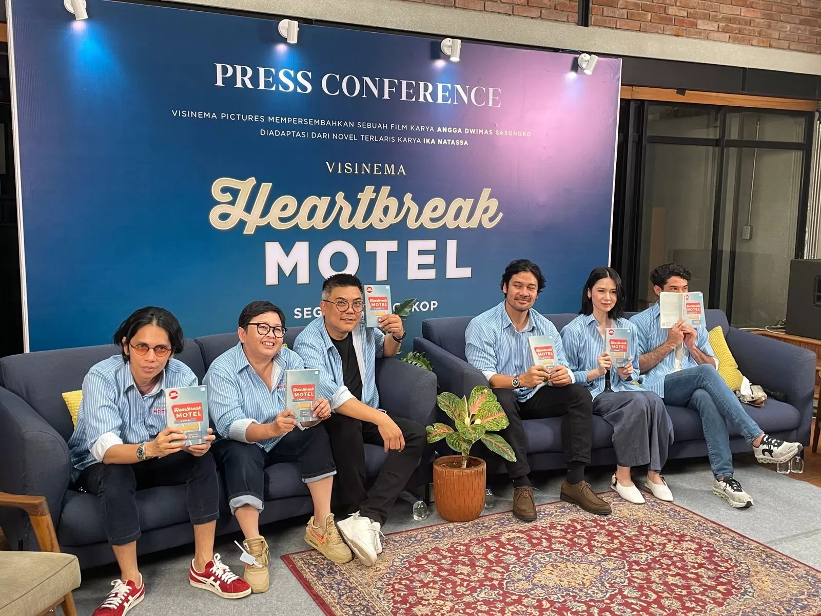 Visinema Perkenalkan Proyek "Heartbreak Motel", Cerita Novel Diangkat ...