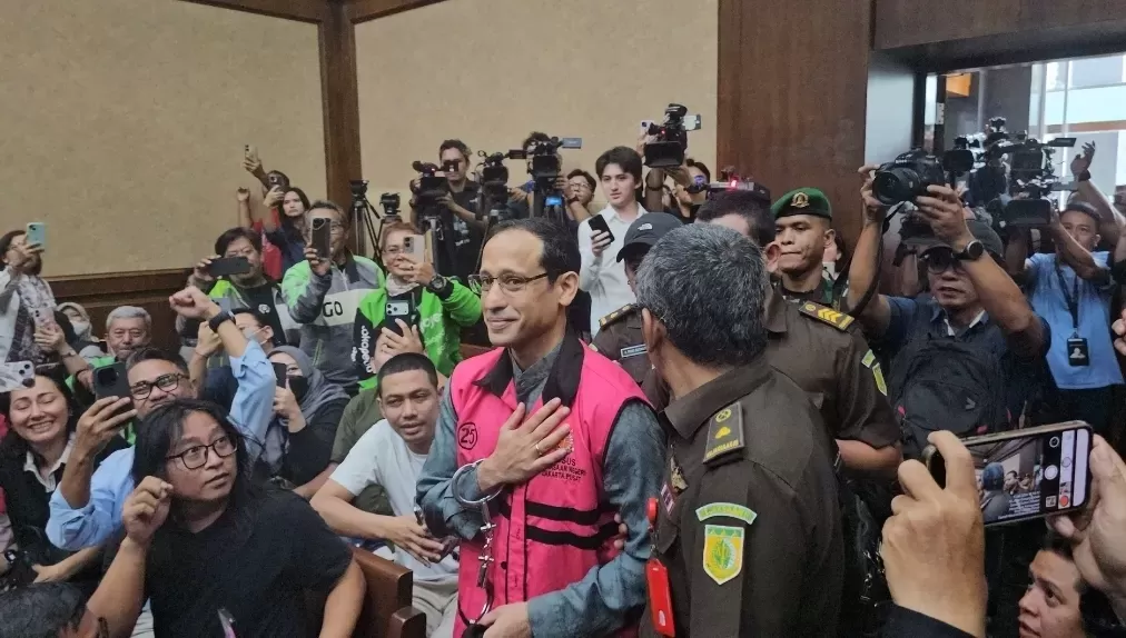 Nadiem Makarim muncul diruang sidang. (Ridwan/JawaPos.com)