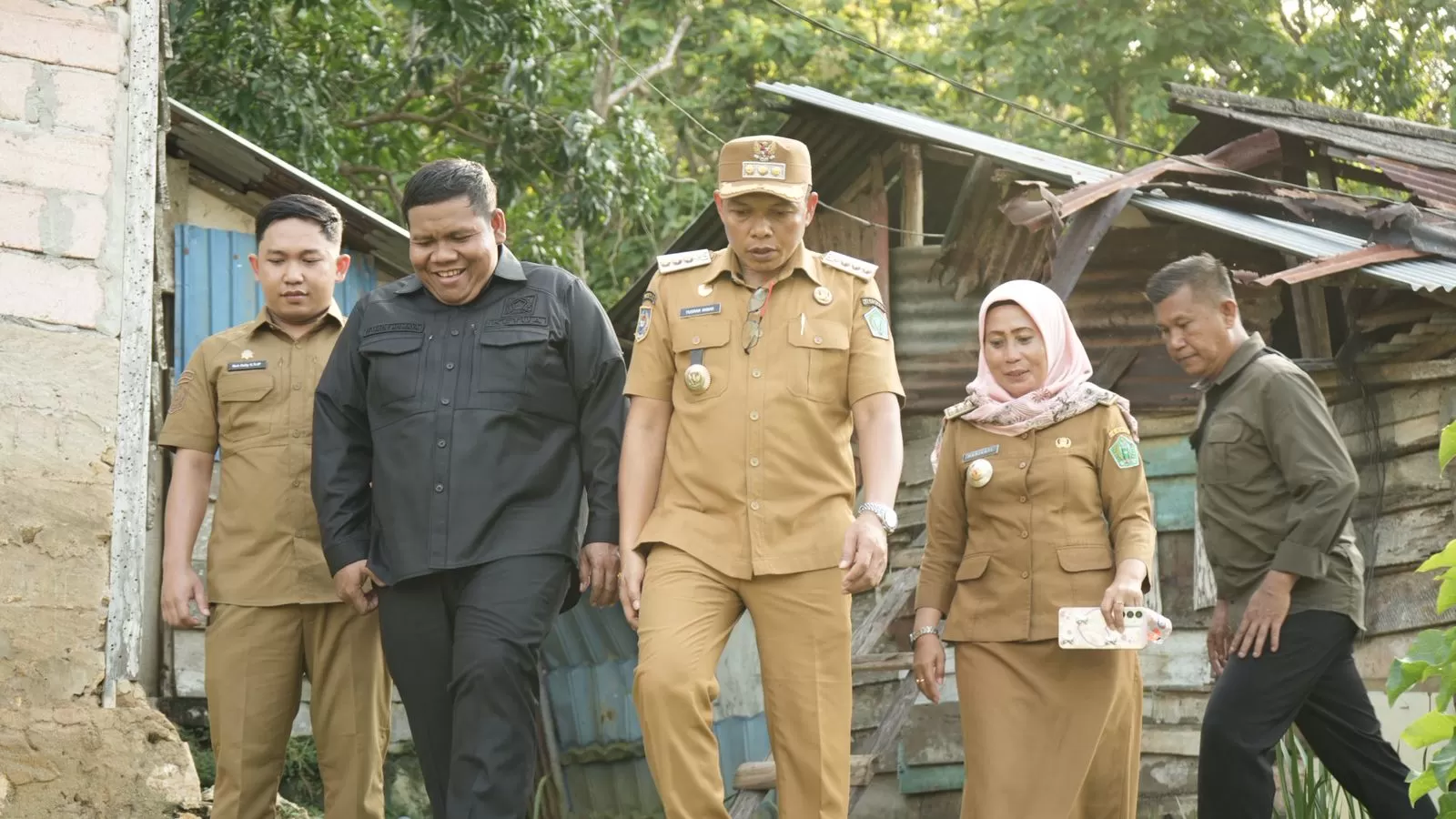 Bupati Konawe dan Ketua DPRD Kompak meninjau lokasi bencana puting beliung di Soropia