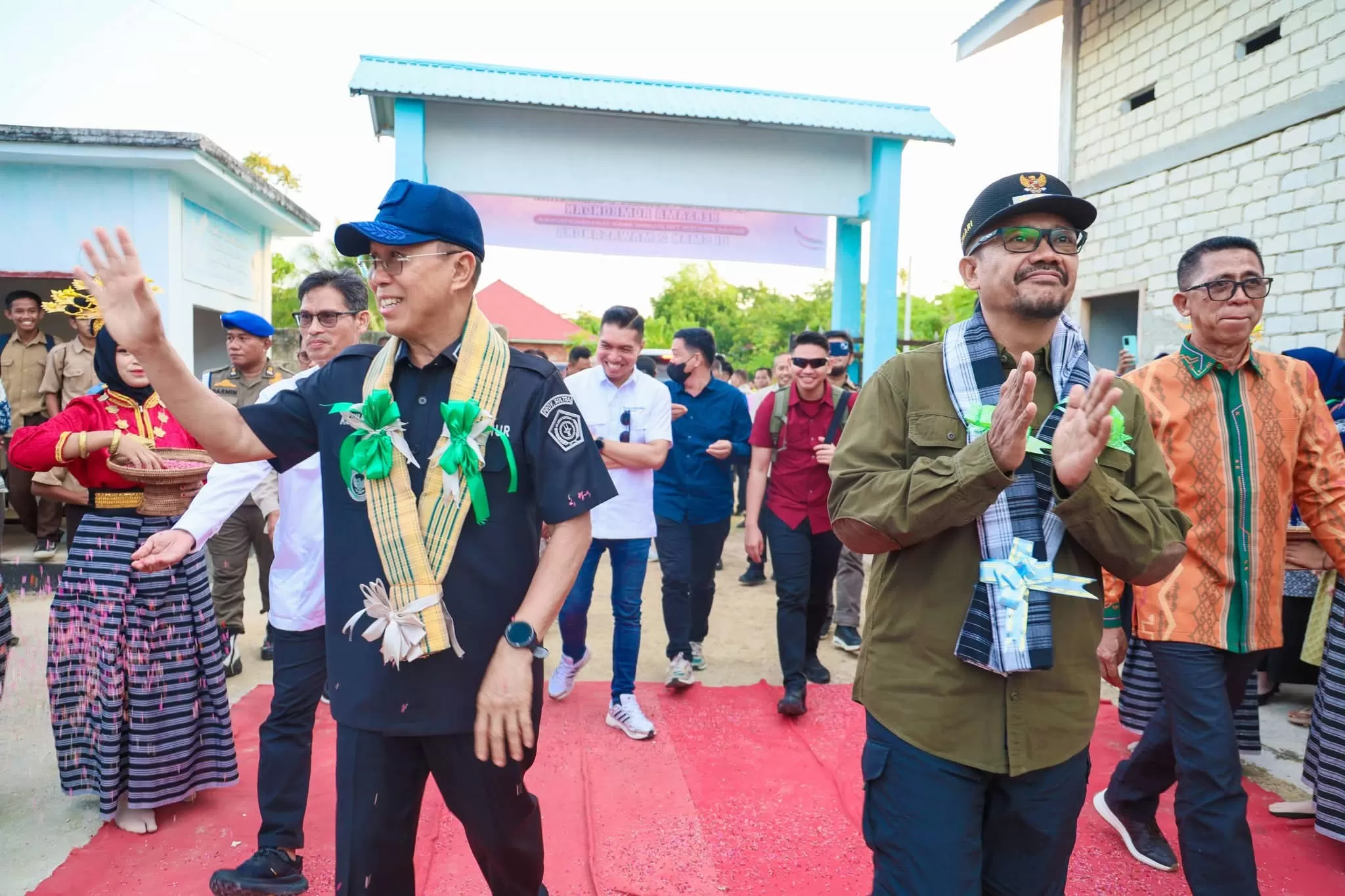 Gubernur Sultra saat melakukan kunjungan ke Buton Tengah
