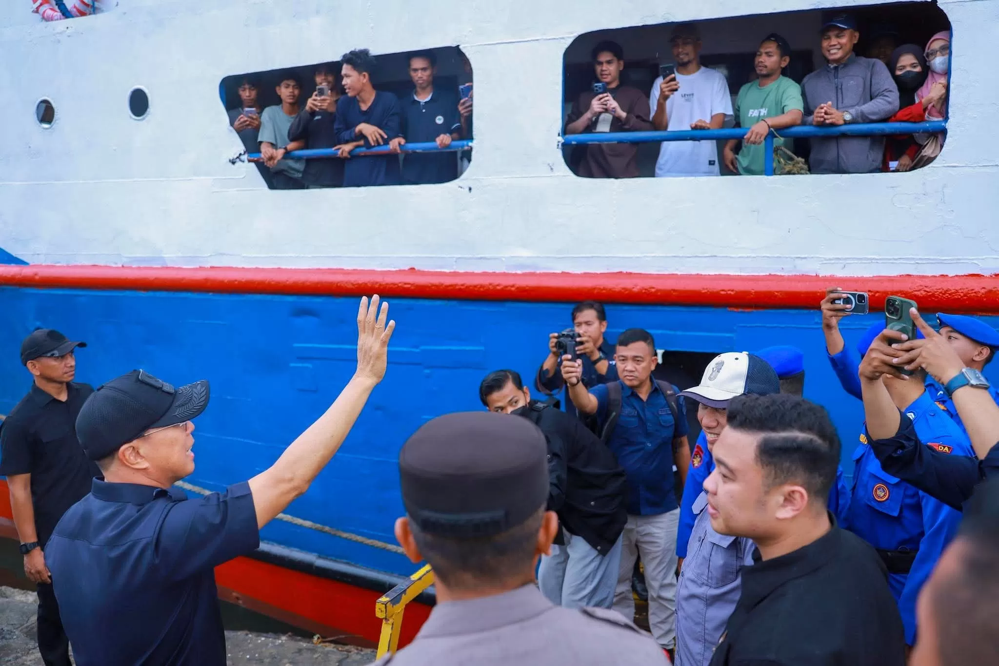 Gubernur Sultra bersama Forkopimda saat melepas mudik gratis masyarakat Malut