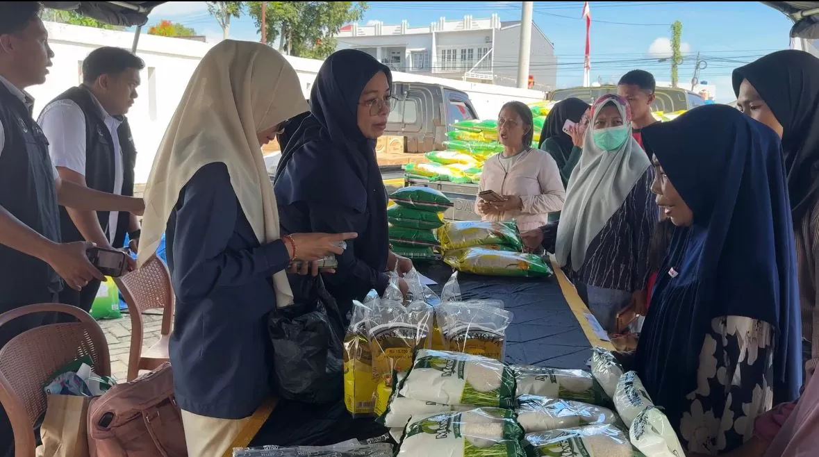 Suasana pasar murah
