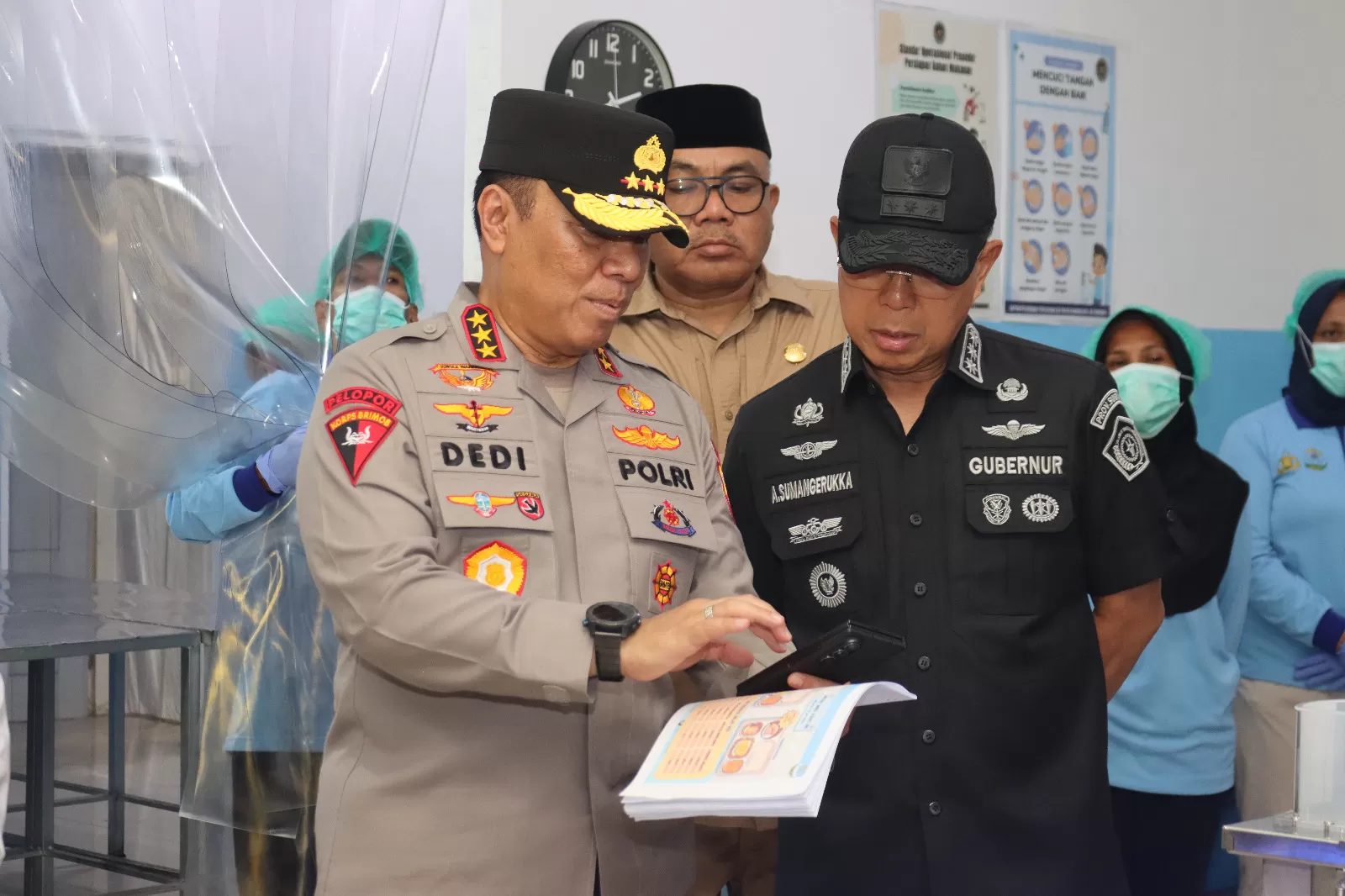 Wakapolri Dedi didampingi Gubernur dan Ketua DPRD saat meninjau SPPG Polres Baubau, dalam kunjungan kerjanya. 