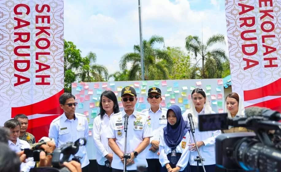 Gubernur Sultra Andi Sumagerukka Saat peresmian pembanguna gedung Sekolah Unggulan Garuda di Konawe Selatan. (Ilustrasi) 