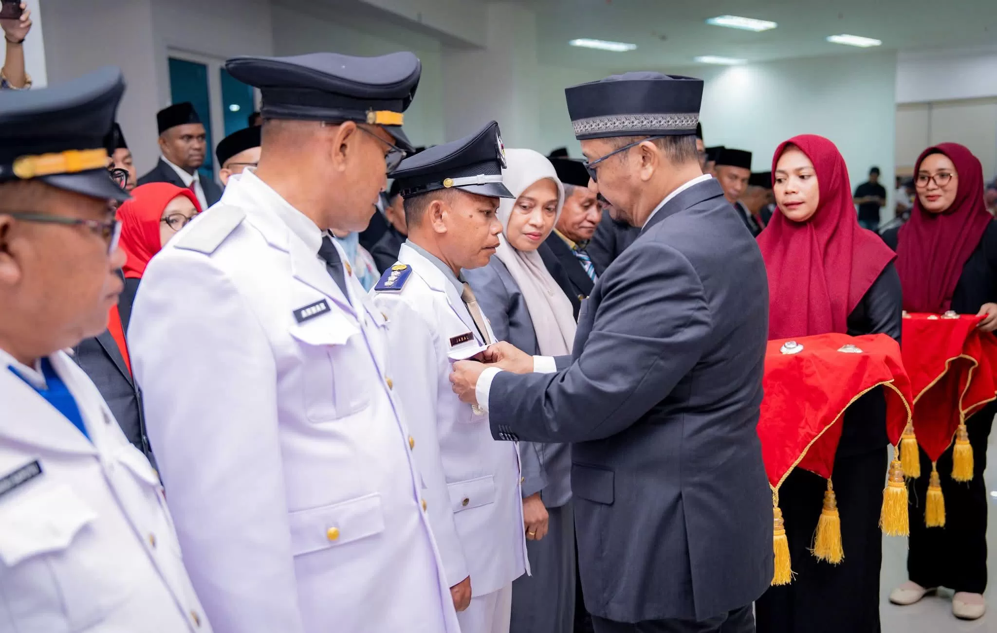 Bupati Buton Tengah melantik puluhan pejabat baik eselon II, III hingga eselon IV Lingkup Pemkab Buteng. 